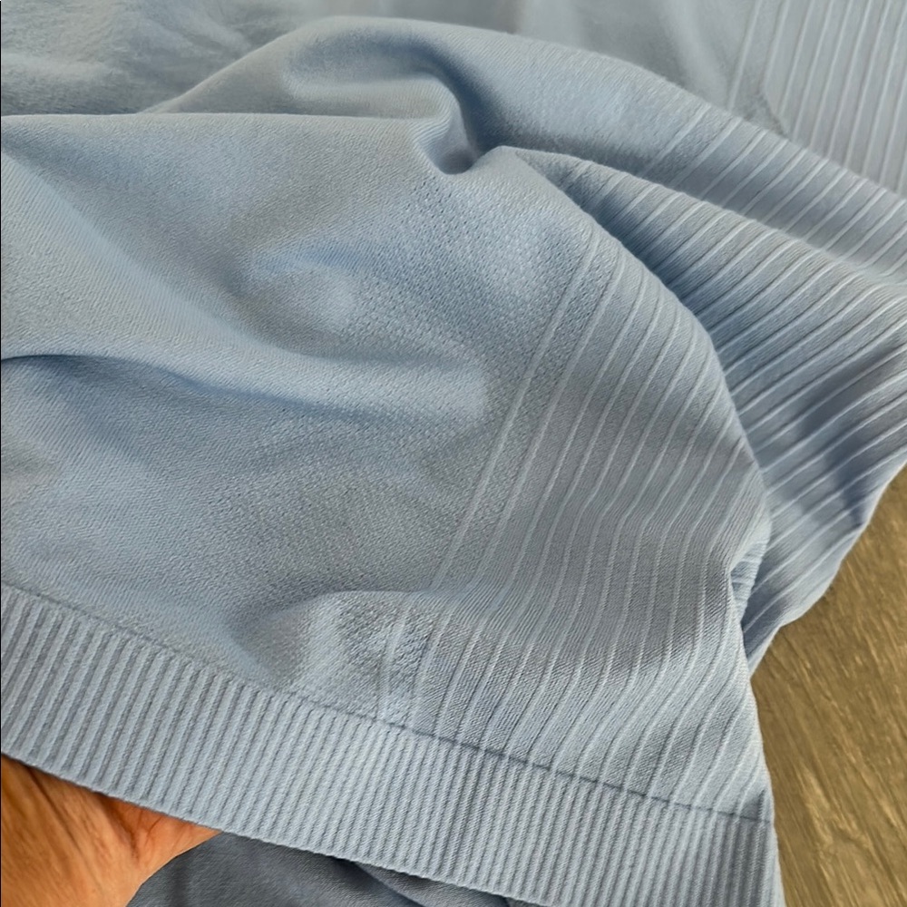 Old Navy Active Fluid Seamless Tank Tops White, Blue, Black, Purple/Pink SzSmall - Picture 3 of 10